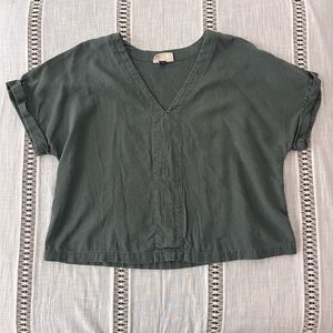 Greyish green linen cropped tee